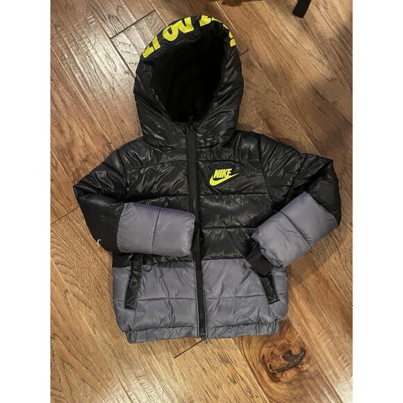 NIKE Hooded Winter Puffer Jacket Filled Black Gray Neon Logo Boy's Sz 4T 3-4 XS - Picture 4 of 5
